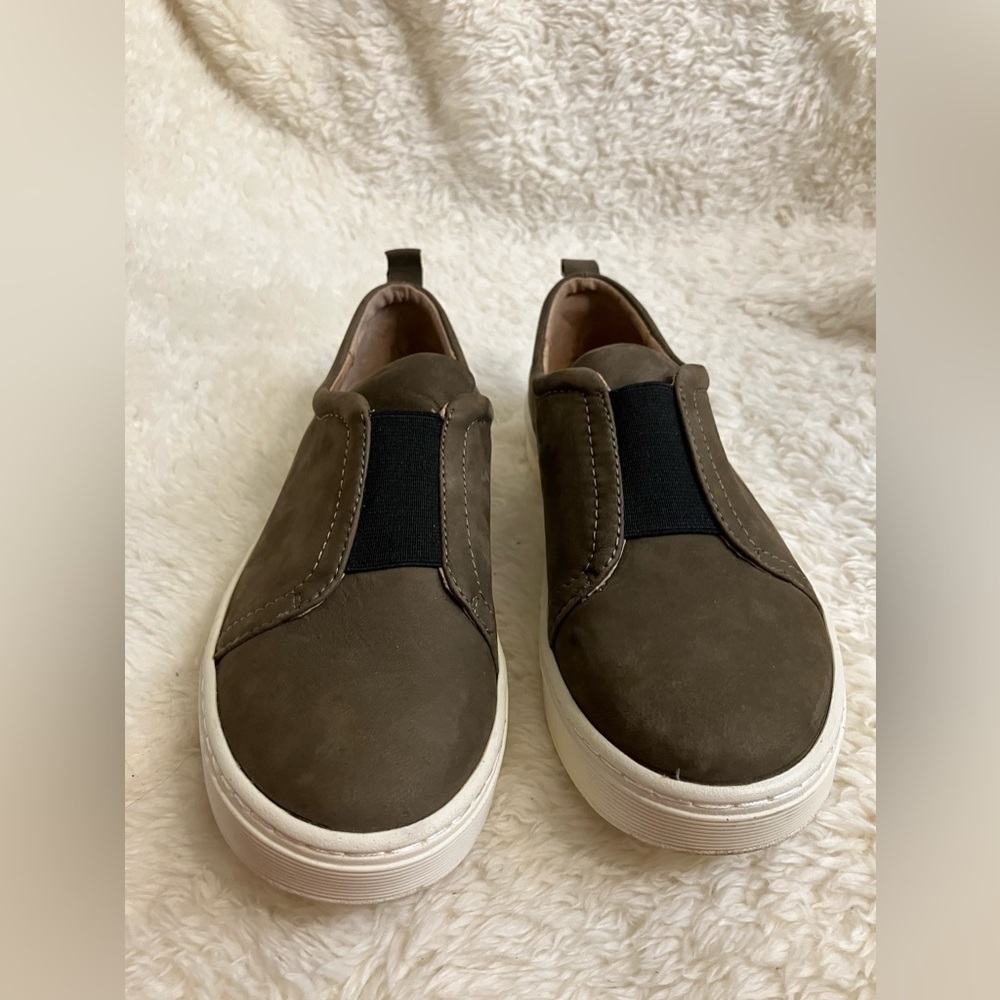 EUC Sofft Olive Green Slip-on Flats Arch Support Leather Size 6.5 - Picture 3 of 8
